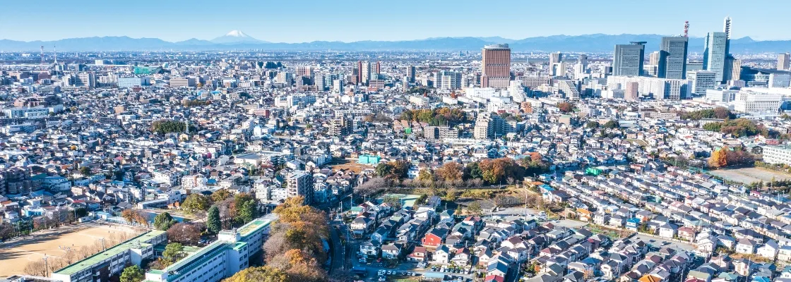 都市の街並みと住宅エリアの風景